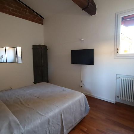 Charme Appartamento Immerso Tra Le Mura Bolognesi Bagian luar foto