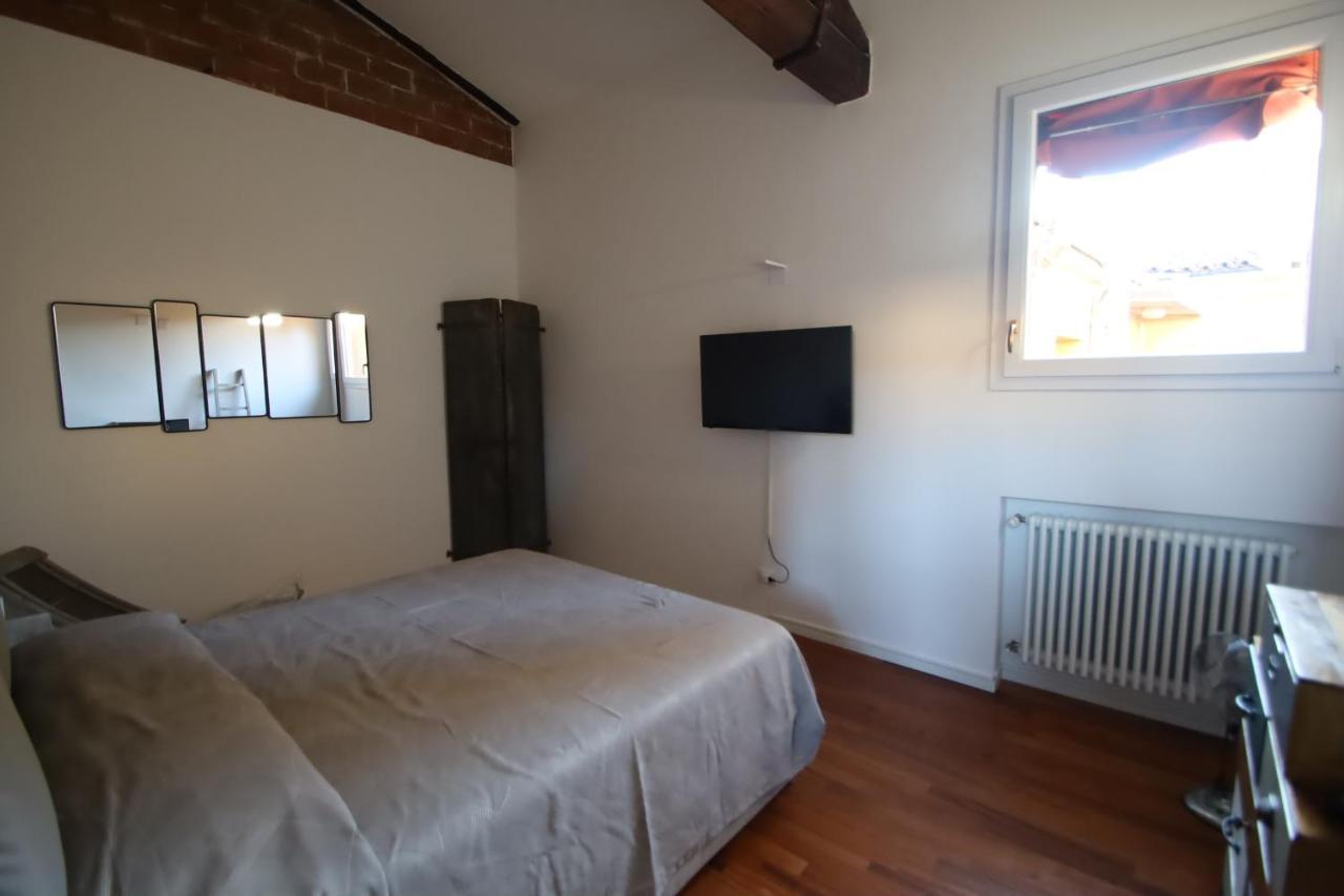 Charme Appartamento Immerso Tra Le Mura Bolognesi Bagian luar foto